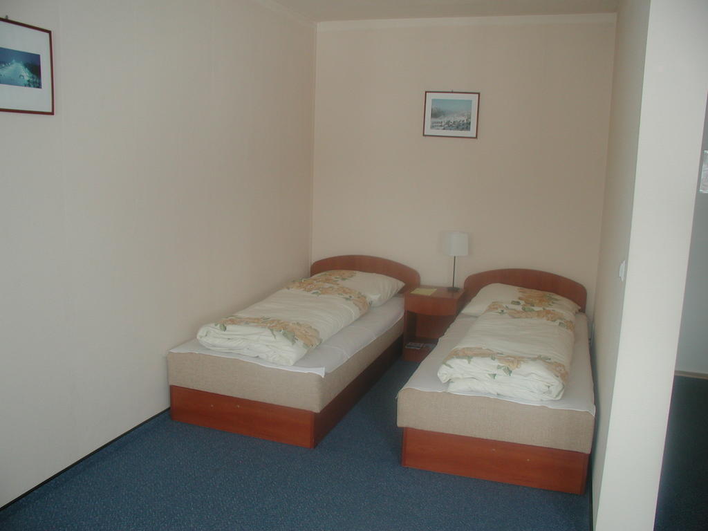 Pensjonat Cztery Pory Roku Tarnowskie Góry Zimmer foto